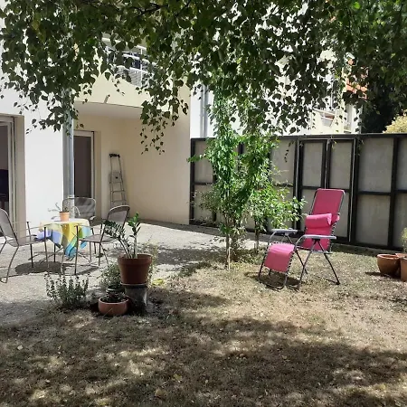 2 Pieces Avec Jardin *